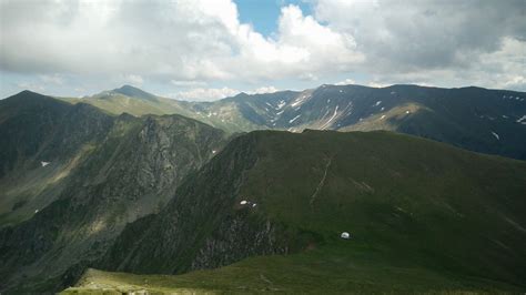 Fagaras mountains hiking trails - Hikeheaven