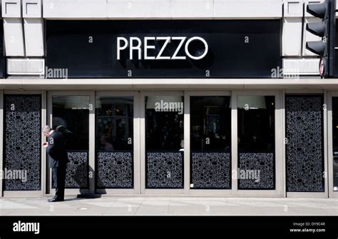 London, England, UK. Prezzo Italian restaurant Stock Photo - Alamy