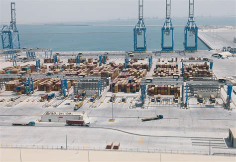 Khalifa Port's new cranes - Construction Week Online