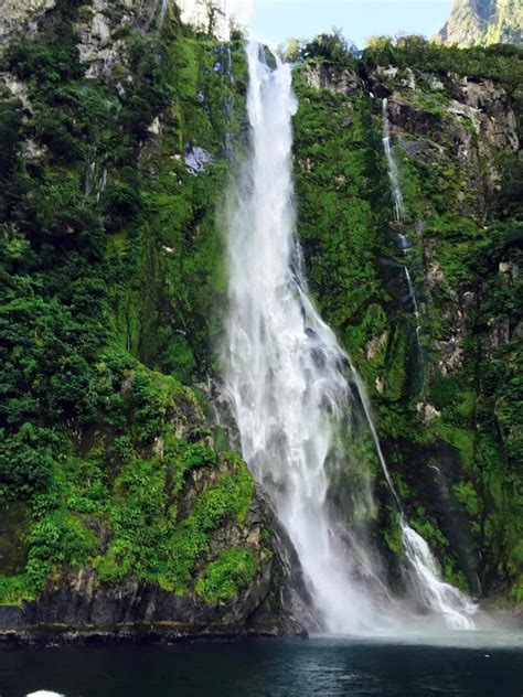 Why Milford Sound in New Zealand is a must see for any World Traveler ...