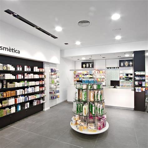 Small Pharmacy Shop Interior Design Ideas #008 5 | Progettazione ...