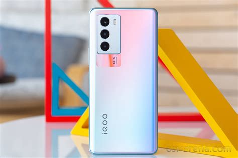 iQOO 9 SE review: Design, build quality, controls and connectivity