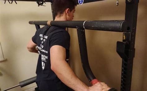 6 Cambered Squat Bar Benefits (And, How To Train With It ...