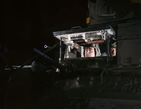 Spectacular color photos capture WWII tank crews in training Wwii ...