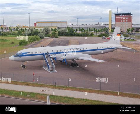 Ilyushin il 18 aircraft hi-res stock photography and images - Alamy