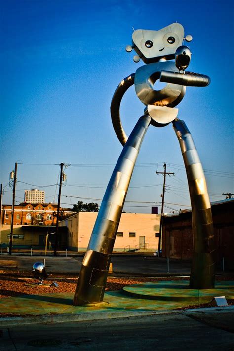 Traveling Man sculpture in Deep Ellum, Dallas,TX | Dallas travel ...