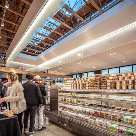 Erewhon Market, Santa Monica, CA | Oculus Light Studio | Lighting ...