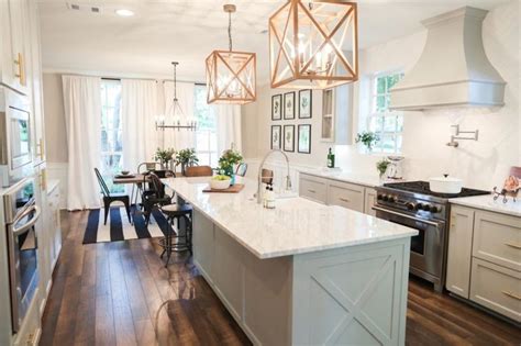 The Best Fixer Upper Kitchens | Trendy farmhouse kitchen, Fixer upper ...