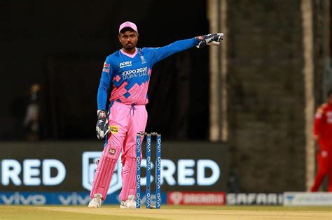 Sanju Samson makes adjustments in the field | ESPNcricinfo.com