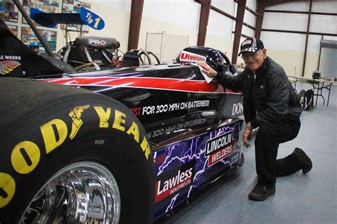 82-year-old racing legend pushes electric dragster to 184mph - The Verge