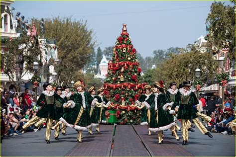 Disney's Christmas Day Parade 2019 - Perfomers Lineup!: Photo 4406557 ...