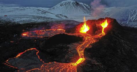 Un volcan pourrait entrer en éruption en Islande 🌋 | Articles | Les as ...