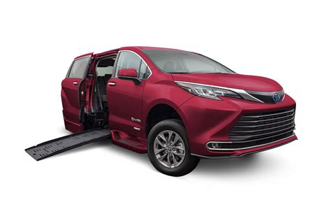 BraunAbility Wheelchair-Accessible Toyota Sienna Interior - Aero Mobility