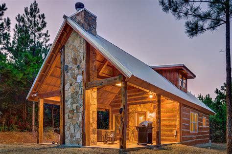 Settle In Cabin in Broken Bow, OK - Studio Sleeps 2+ - Hidden Hills Cabins