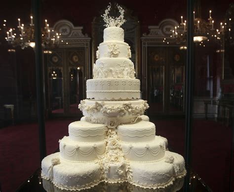 30 ULTIMATE WEDDING CAKES TO STEAL THE SHOW..... - Godfather Style