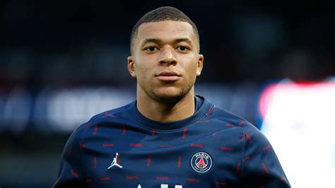 Kylian Mbappe Signals Desire for Change: Real Madrid on Alert