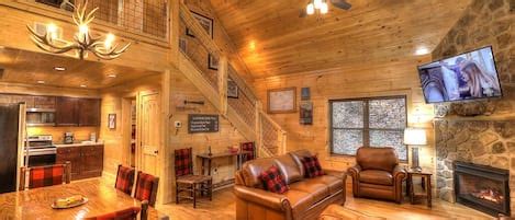 Black Bear Cabin In Gatlinburg-Family Vacations/Romantic Getaway! Owner ...