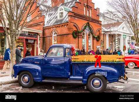 Main Street At Christmas Stockbridge, Massachusetts, USA Stock Photo ...