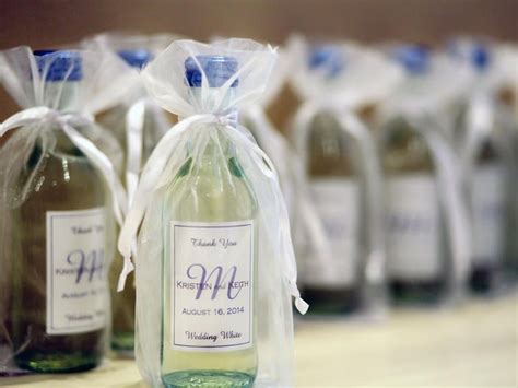 7 Wine Wedding Favors We Love for Guests | Wine wedding favors, Wine ...