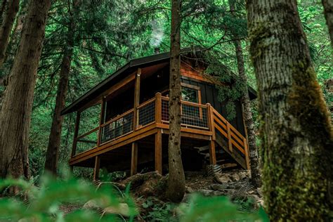 Stay The Weekend At One Of Oregon's Most Gorgeous Secluded Cabins