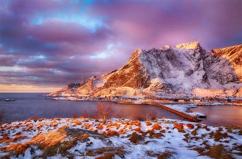 Beautiful Sunrise Landscape of Picturesque Fishing Village in Lofoten ...