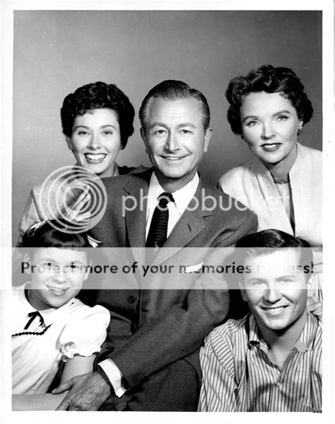 File:Father Knows Best cast photo 1962.JPG - Wikimedia Commons