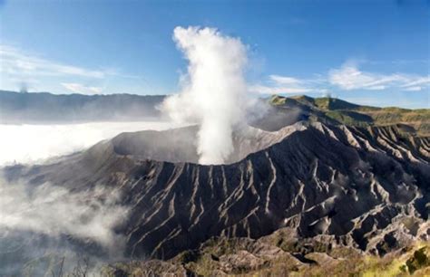 Kawah Gunung Bromo Surabaya | SURABAYA TRAVEL AGENT