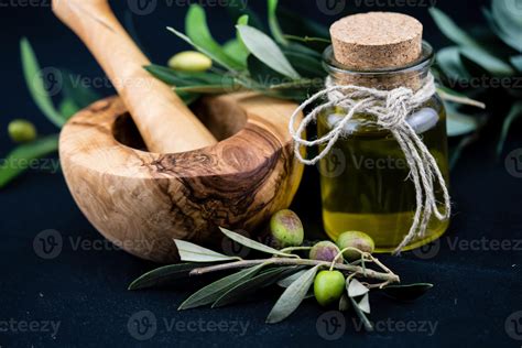 cold pressed extra virgin olive oil 14901437 Stock Photo at Vecteezy