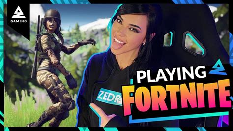 MARA PLAYS FORTNITE - YouTube