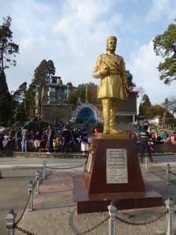 Statue Bhanubhakta Acharya in Darjeeling • HolidayCheck