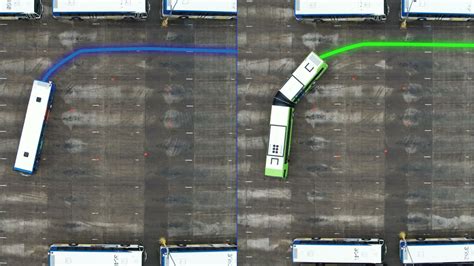 Regular vs. Articulated Bus Turning Test - YouTube