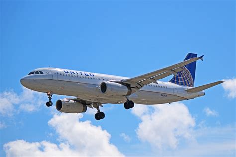 N401UA: United Airlines Airbus A320-200 (Oldest In Fleet)