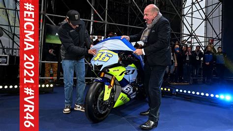 EICMA 2021 Valentino Rossi One More LAP + Yamaha R1 GYTR VR46 Tribute ...