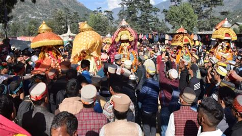 Kullu Dussehra Utsav 2023: 'मोहल्ला' में अठारह करोड़ देवी-देवताओं का ...