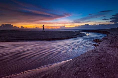 Menikmati Cantiknya Lanskap Surgawi Pantai Senggigi di Lombok