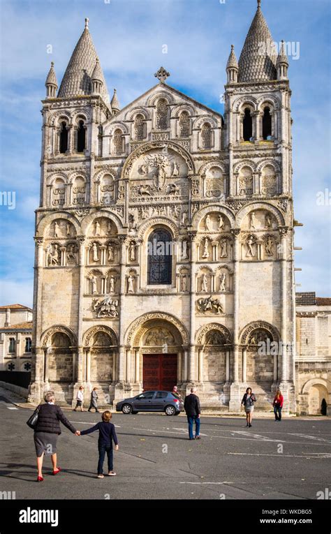 Angouleme cathedral hi-res stock photography and images - Alamy