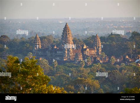 Angkor wat aerial hi-res stock photography and images - Alamy