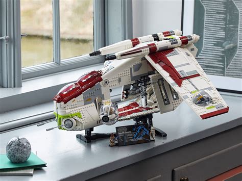 The LEGO Star Wars UCS Republic Gunship (75309) Revealed!