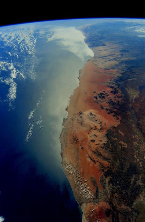 The Skeleton Coast of the Namib Desert photographed by Ricky Arnold ...