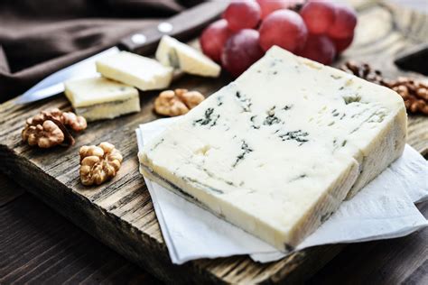 Guide to Gorgonzola: 3 Ways to Enjoy Gorgonzola Cheese - 2024 - MasterClass