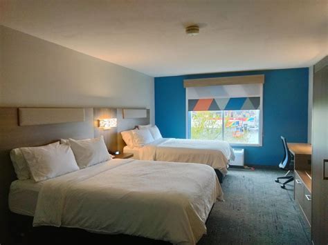 Holiday Inn Express Lapeer Guest Room & Suite Options