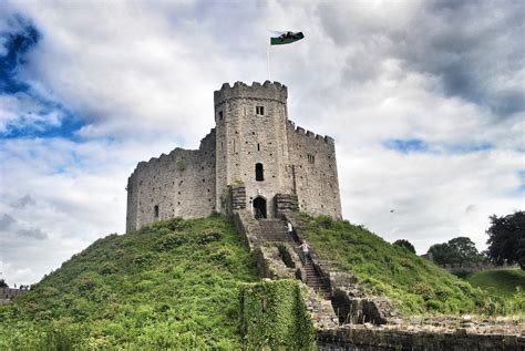 Why are there so many castles in Britain? – How It Works