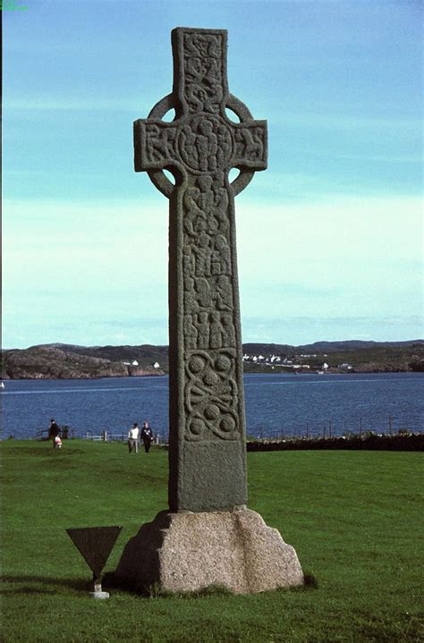 Celtic Cross on the Iona Graveyard | Iona Celtic Cross | Gregor ...