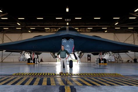 An Inside Look at the US Stealth Bomber That's Still A Mystery 30 Years ...