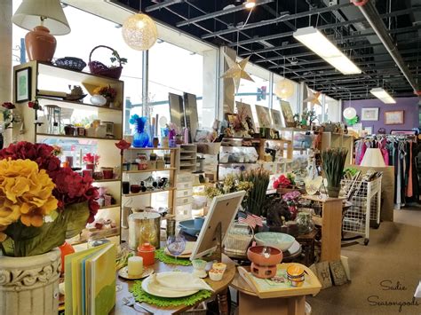 Hendersonville, NC: Best Antiques, Vintage, and Thrift Stores