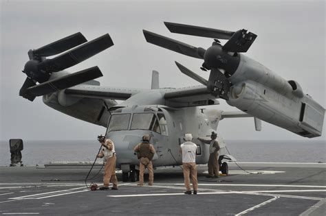 OSPERY with rotor blades still folded. | Helicopter plane, Osprey ...