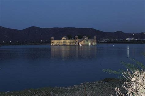 Evening Tour of Jaipur with Night View of Jal Mahal followed by dinner 2024