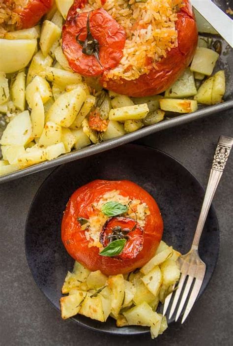 Baked Tomatoes Stuffed with Rice