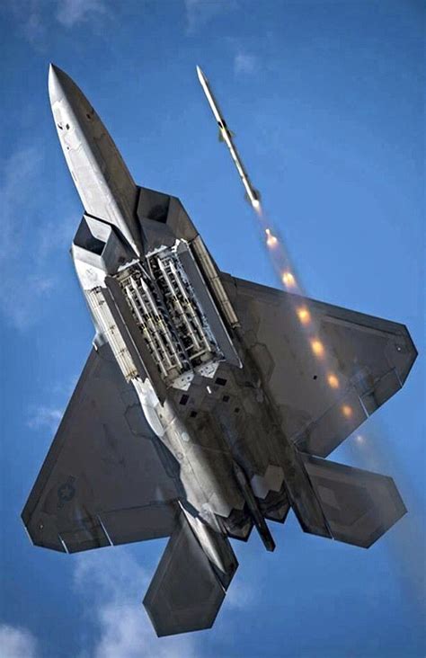 A USAF Lockheed-Martin F-22A Raptor firing a missile. | F-22 Raptor ...