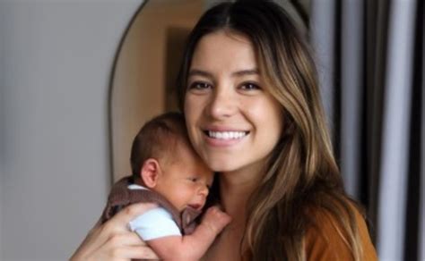 Chicharito's Wife Shows Her Curves Two Weeks After Giving Birth ...